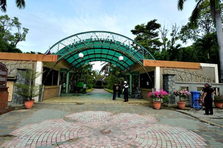botanical entrance
